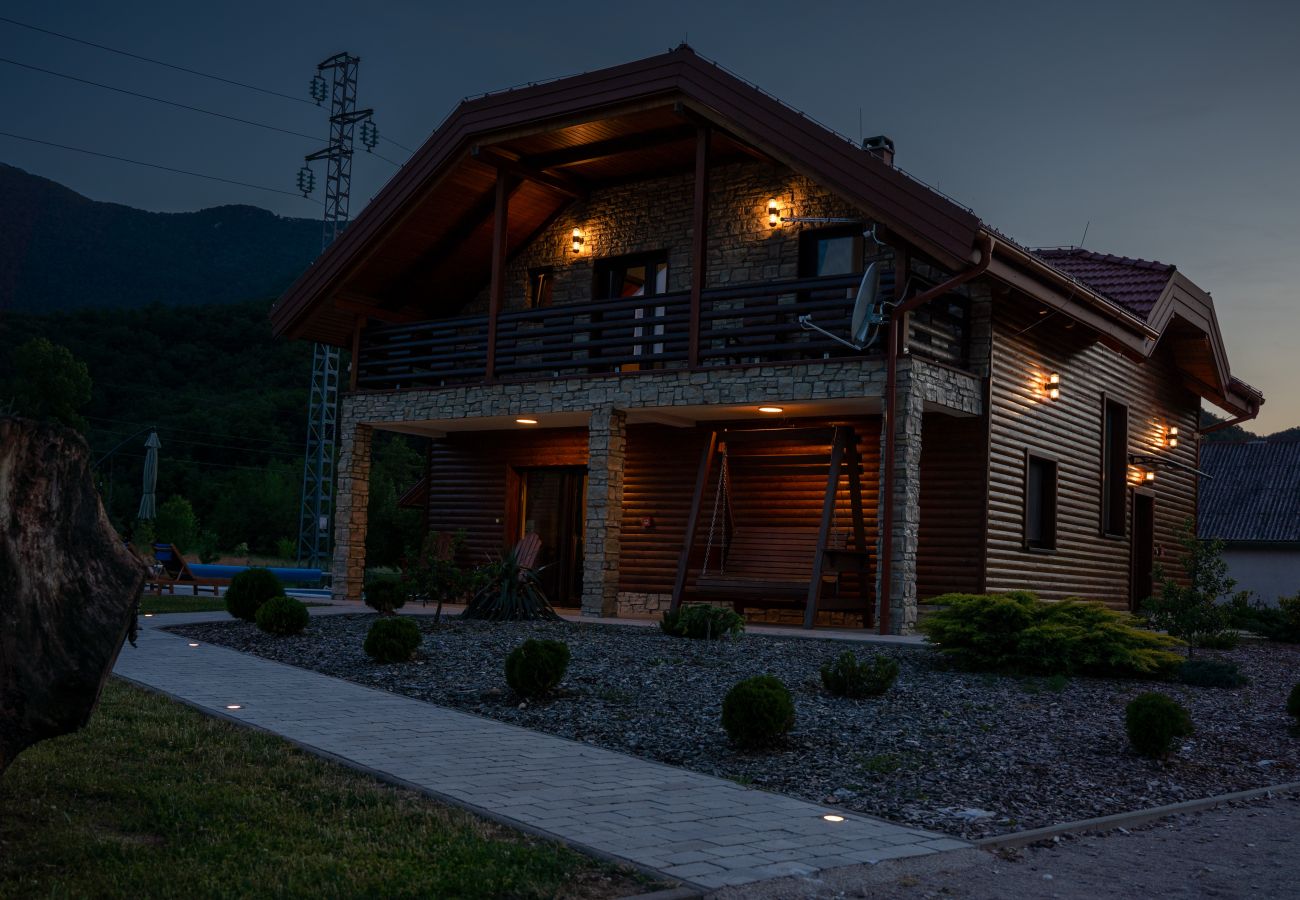 Villa in Brušane - Villa Brusiana mit überdachtem, beheiztem Pool