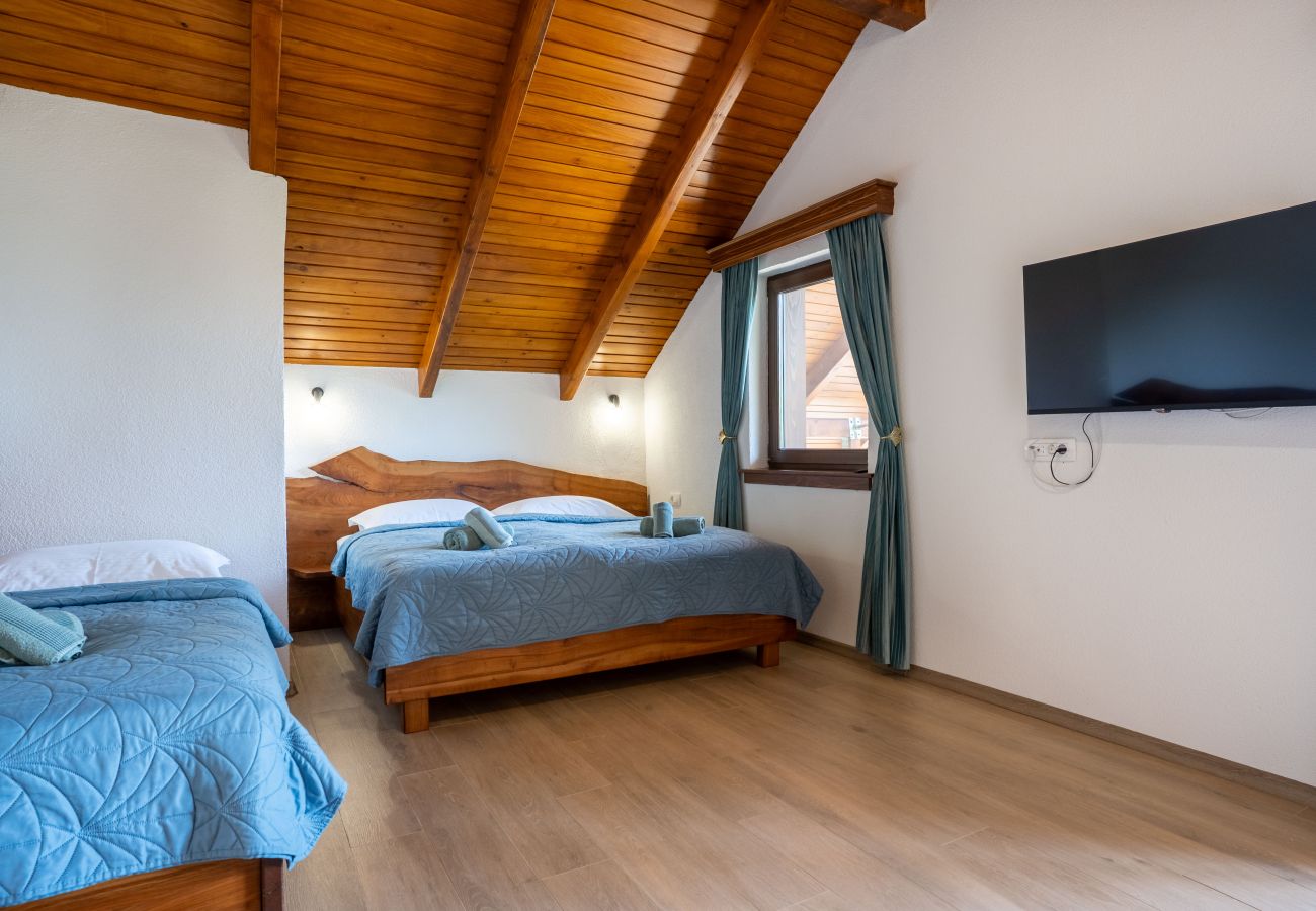 Villa in Brušane - Villa Brusiana mit überdachtem, beheiztem Pool