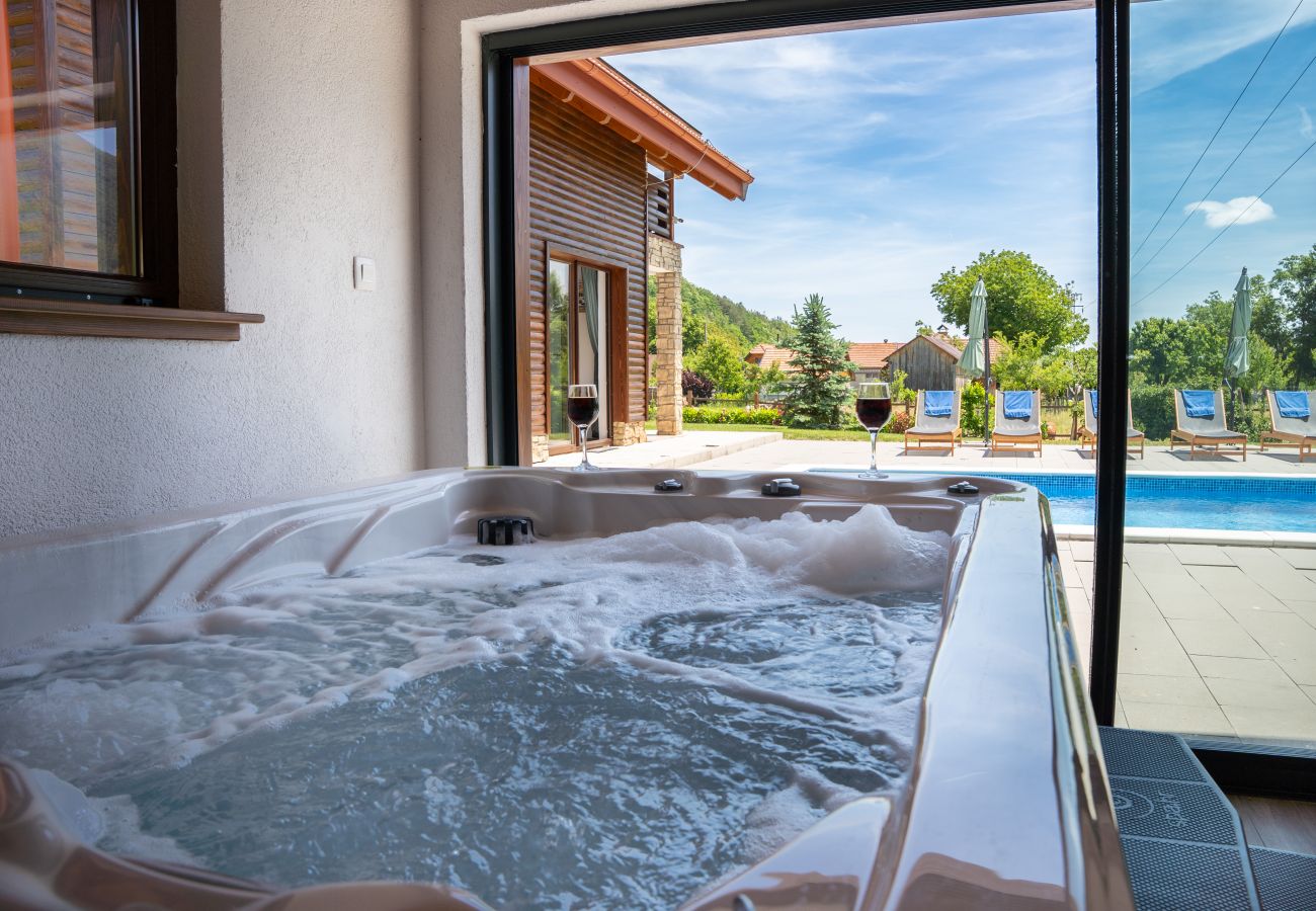 Villa in Brušane - Villa Brusiana mit beheiztem Pool