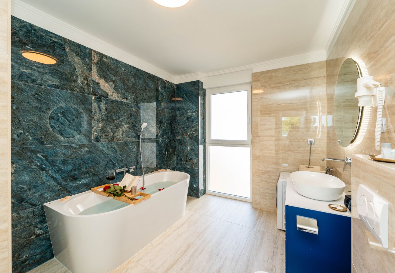 Ferienwohnung in Zadar - Deluxe-Apartment Diadora mit Meerblick