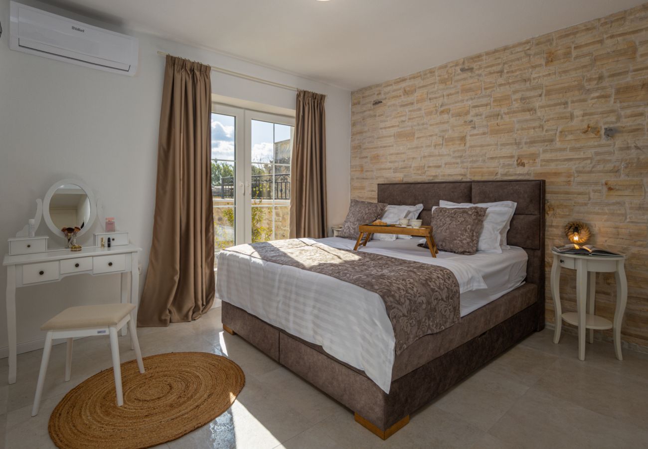 Villa in Zadar - Villa Katarina mit Pool