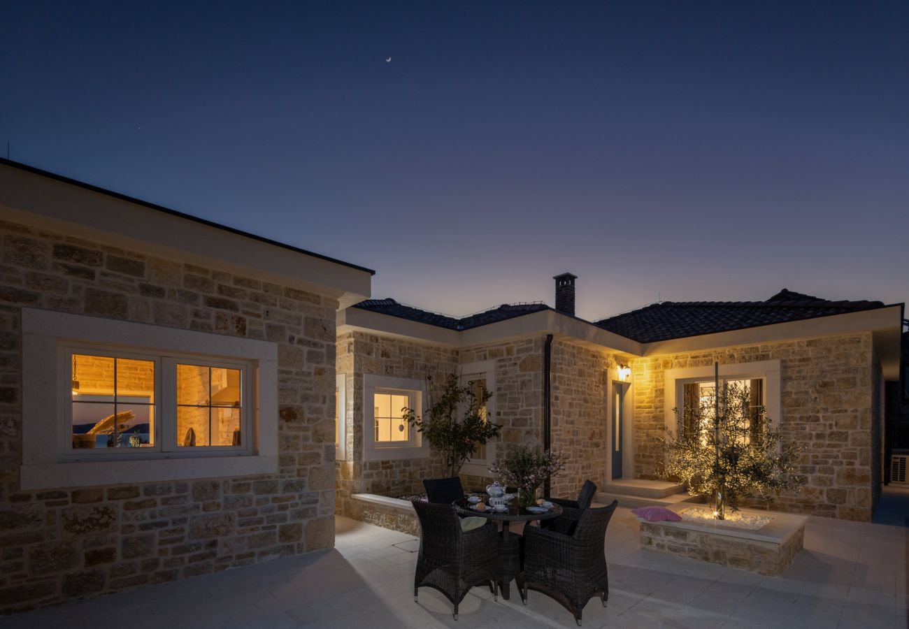Villa in Zadar - Villa Katarina mit Pool