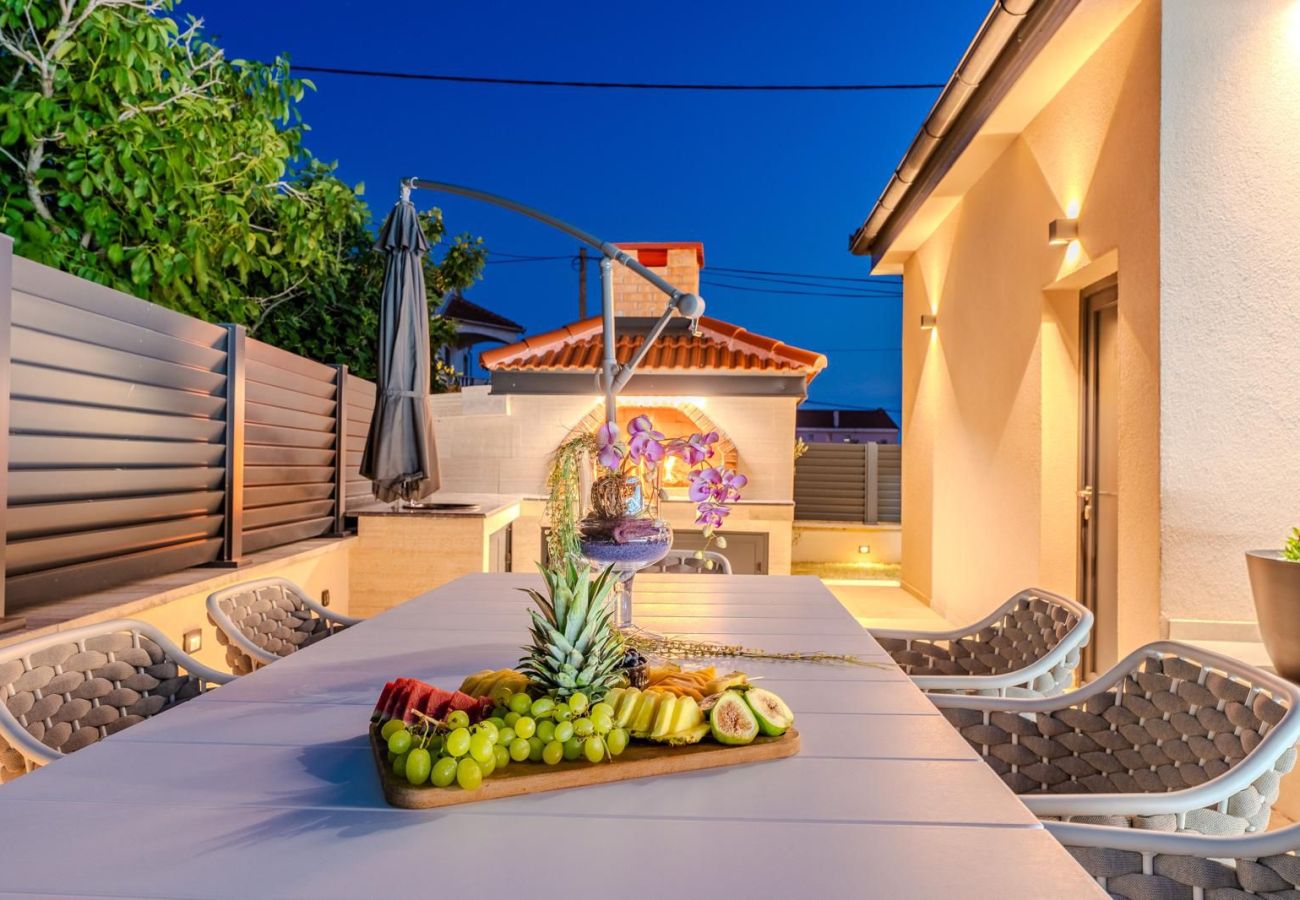 Villa in Privlaka - Villa Ballat mit beheiztem Pool