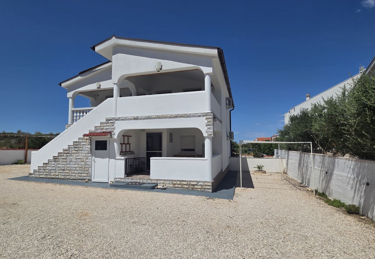 Ferienwohnung in Ražanac - Apartment Sany 1 mit Whirlpool