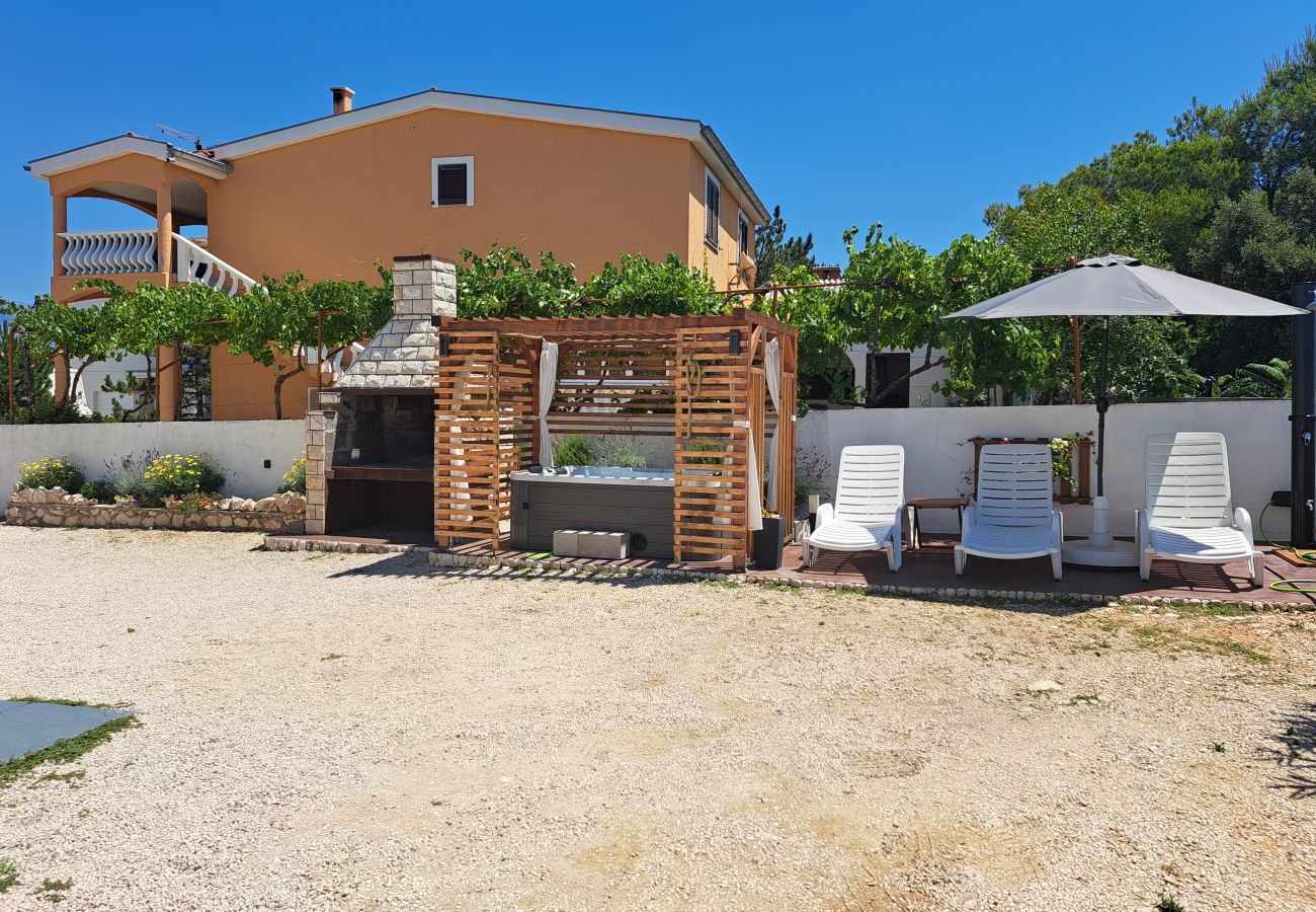 Ferienwohnung in Ražanac - Apartment Sany 1 mit Whirlpool