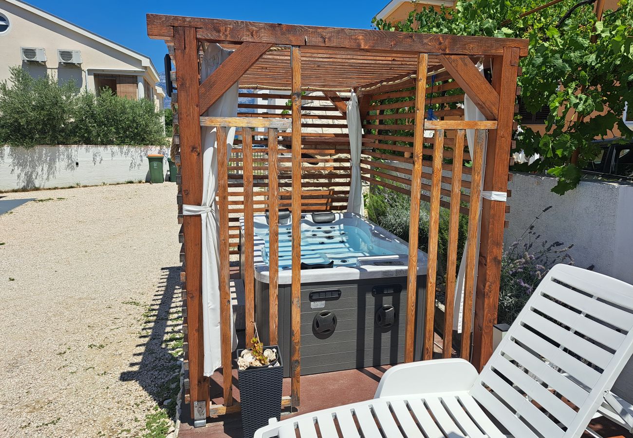 Ferienwohnung in Ražanac - Apartment Sany 1 mit Whirlpool