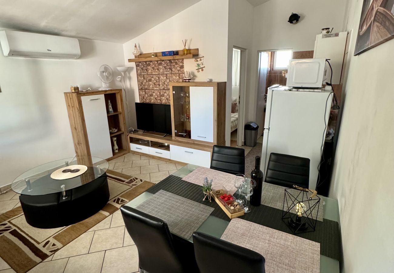 Ferienwohnung in Ražanac - Apartment Didovi Dvori 2 mit Whirlpool