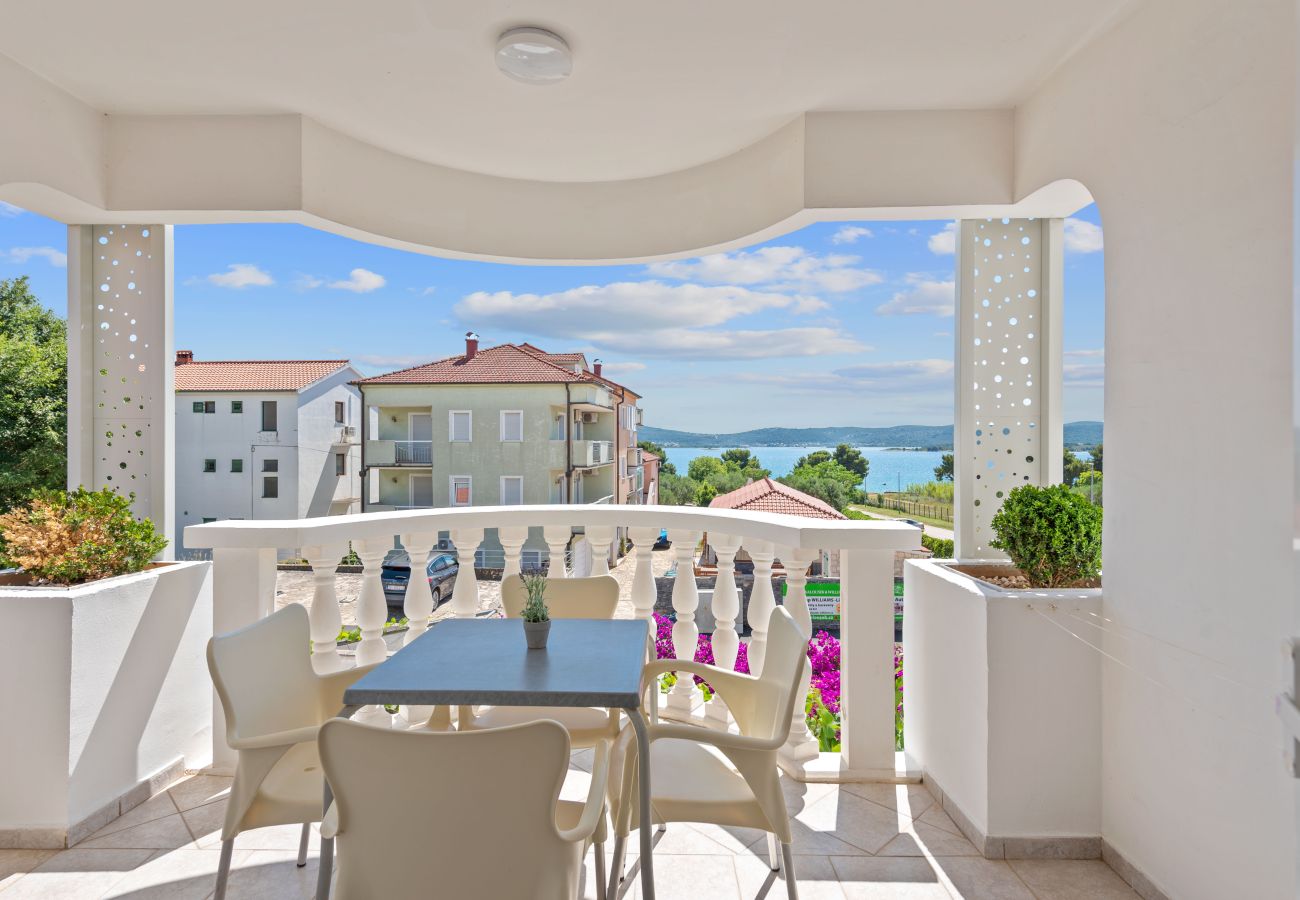 Ferienwohnung in Sveti Filip i Jakov - Superior apartment Tania 2