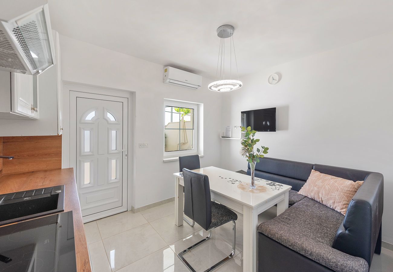 Ferienwohnung in Sveti Filip i Jakov - Superior apartment Tania 15