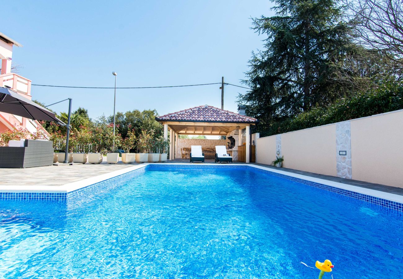 Ferienhaus in Bibinje - Ferienhaus Lolita mit Pool