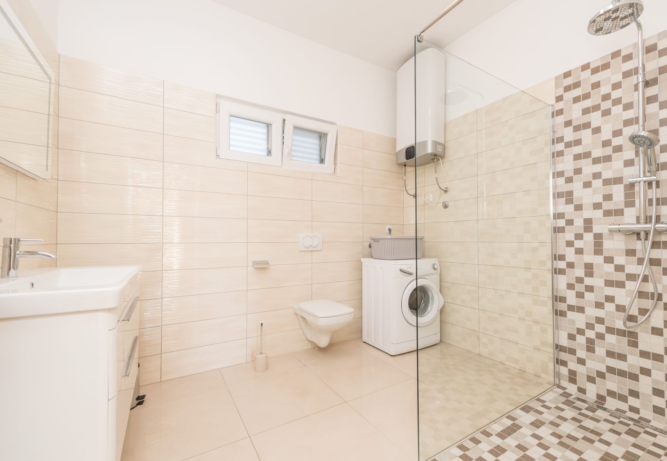 Ferienhaus in Bibinje - Ferienhaus Lolita mit Pool