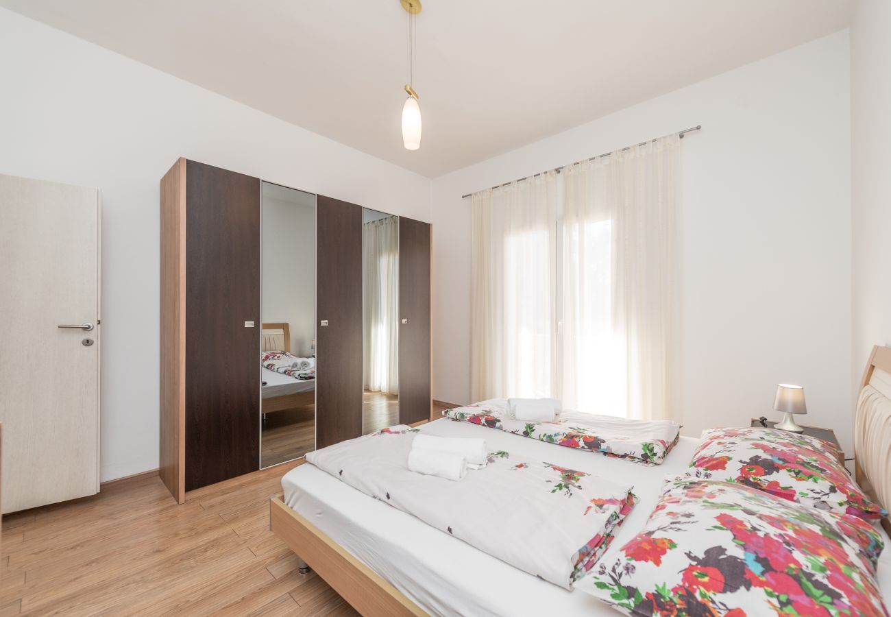 Ferienhaus in Bibinje - Ferienhaus Lolita mit Pool