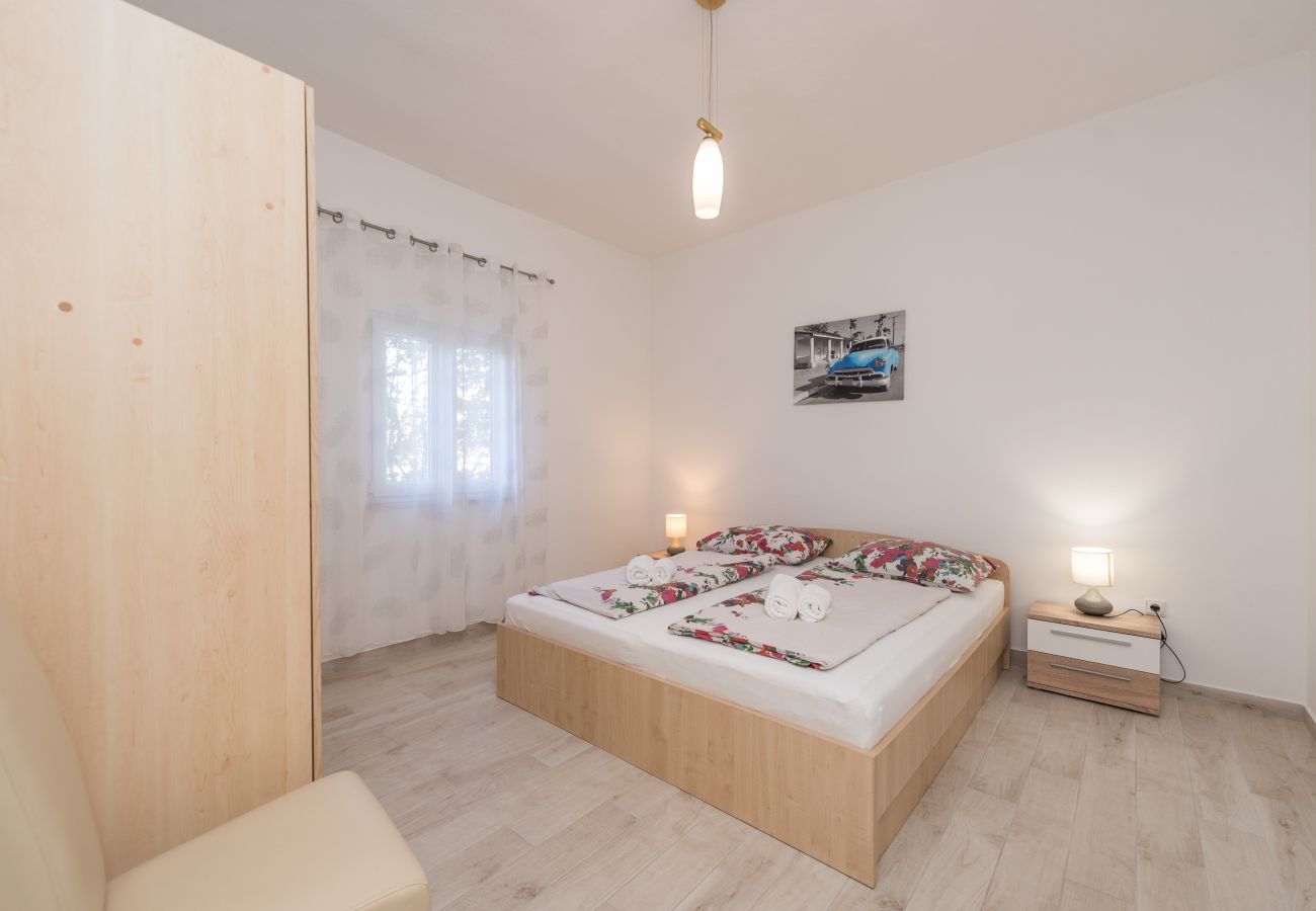 Ferienhaus in Bibinje - Ferienhaus Lolita mit Pool