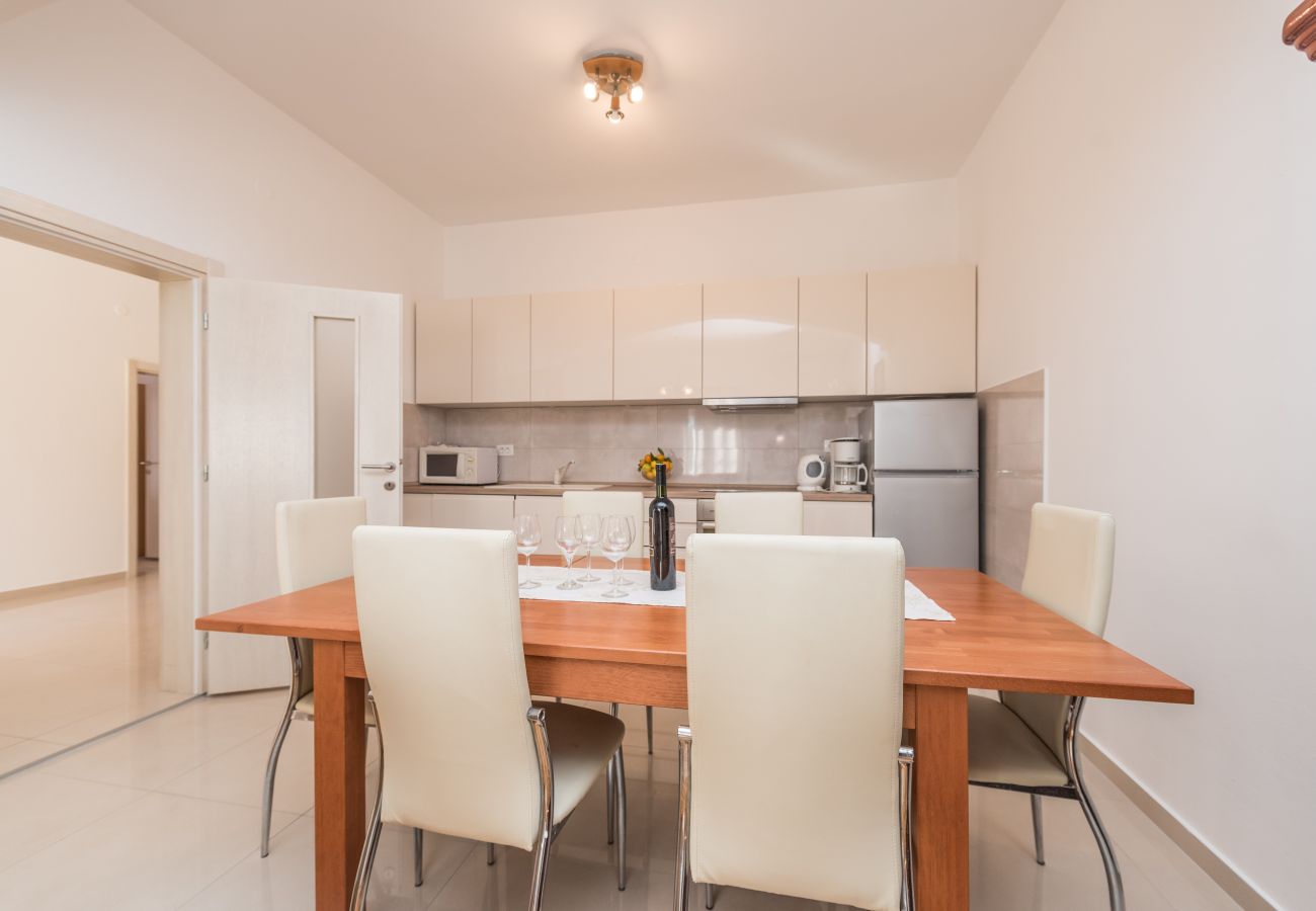 Ferienhaus in Bibinje - Ferienhaus Lolita mit Pool