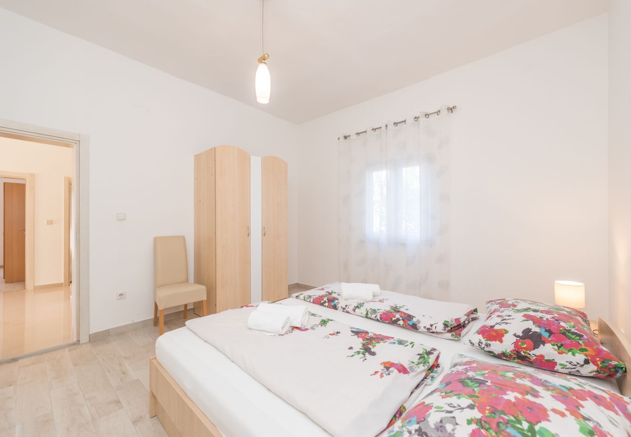 Ferienhaus in Bibinje - Ferienhaus Lolita mit Pool