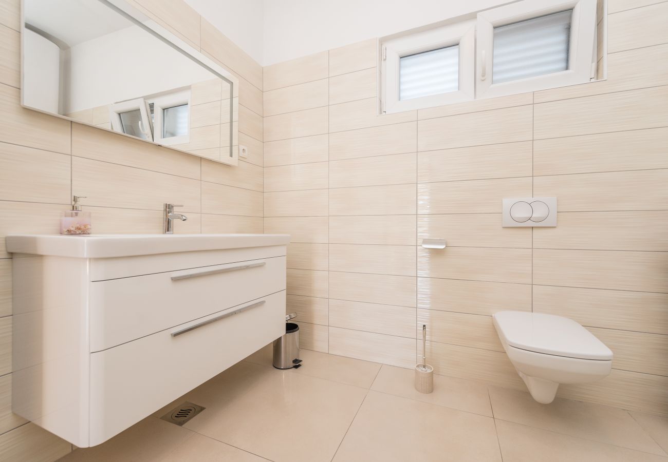 Ferienhaus in Bibinje - Ferienhaus Lolita mit Pool