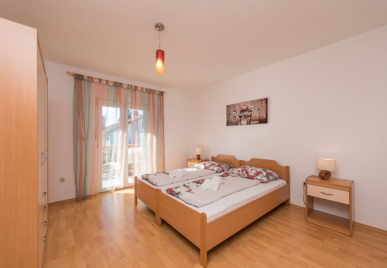 Ferienhaus in Bibinje - Ferienhaus Lolita mit Pool