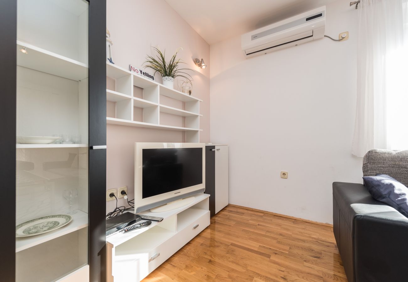 Ferienhaus in Bibinje - Ferienhaus Lolita mit Pool