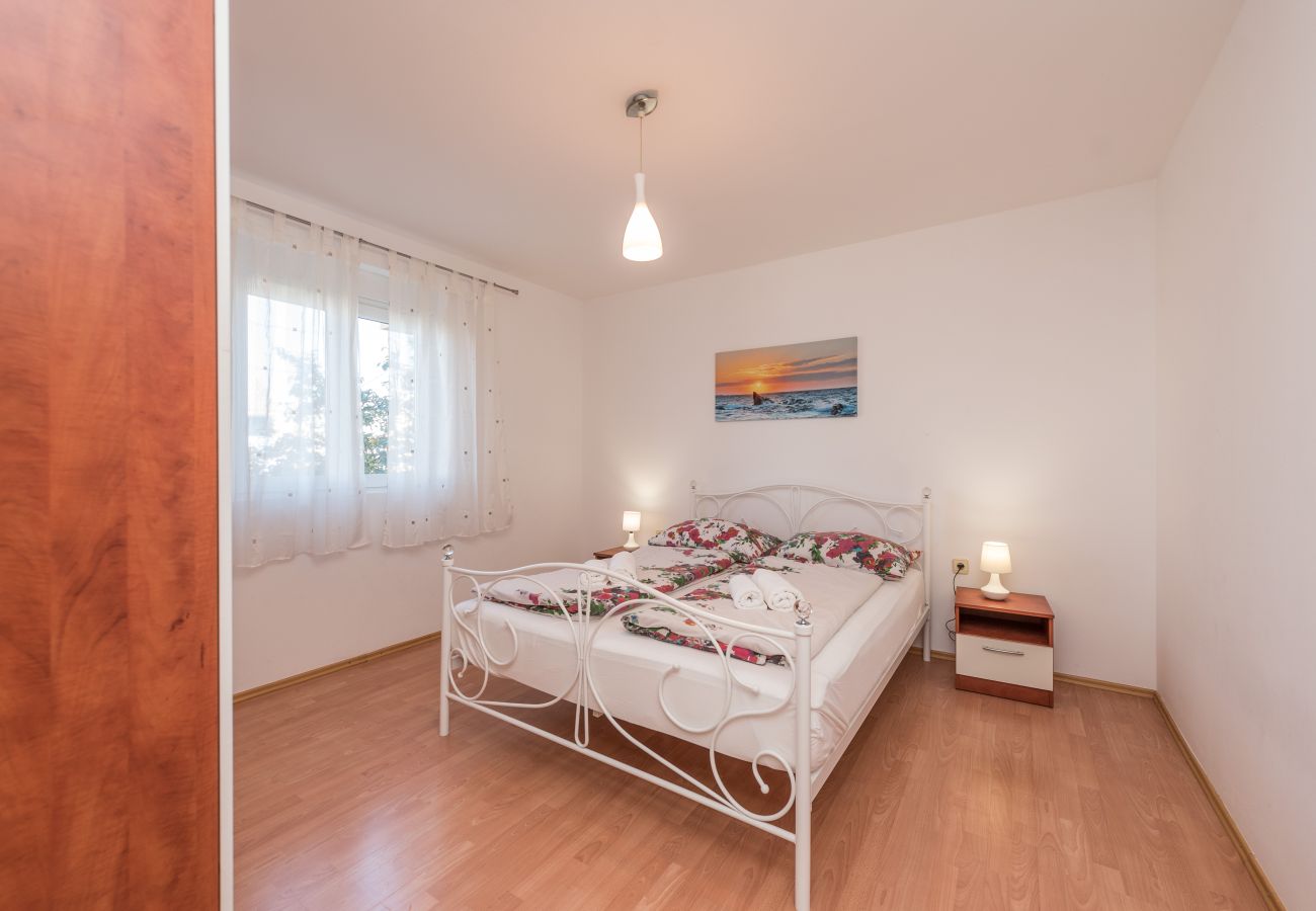 Ferienhaus in Bibinje - Ferienhaus Lolita mit Pool