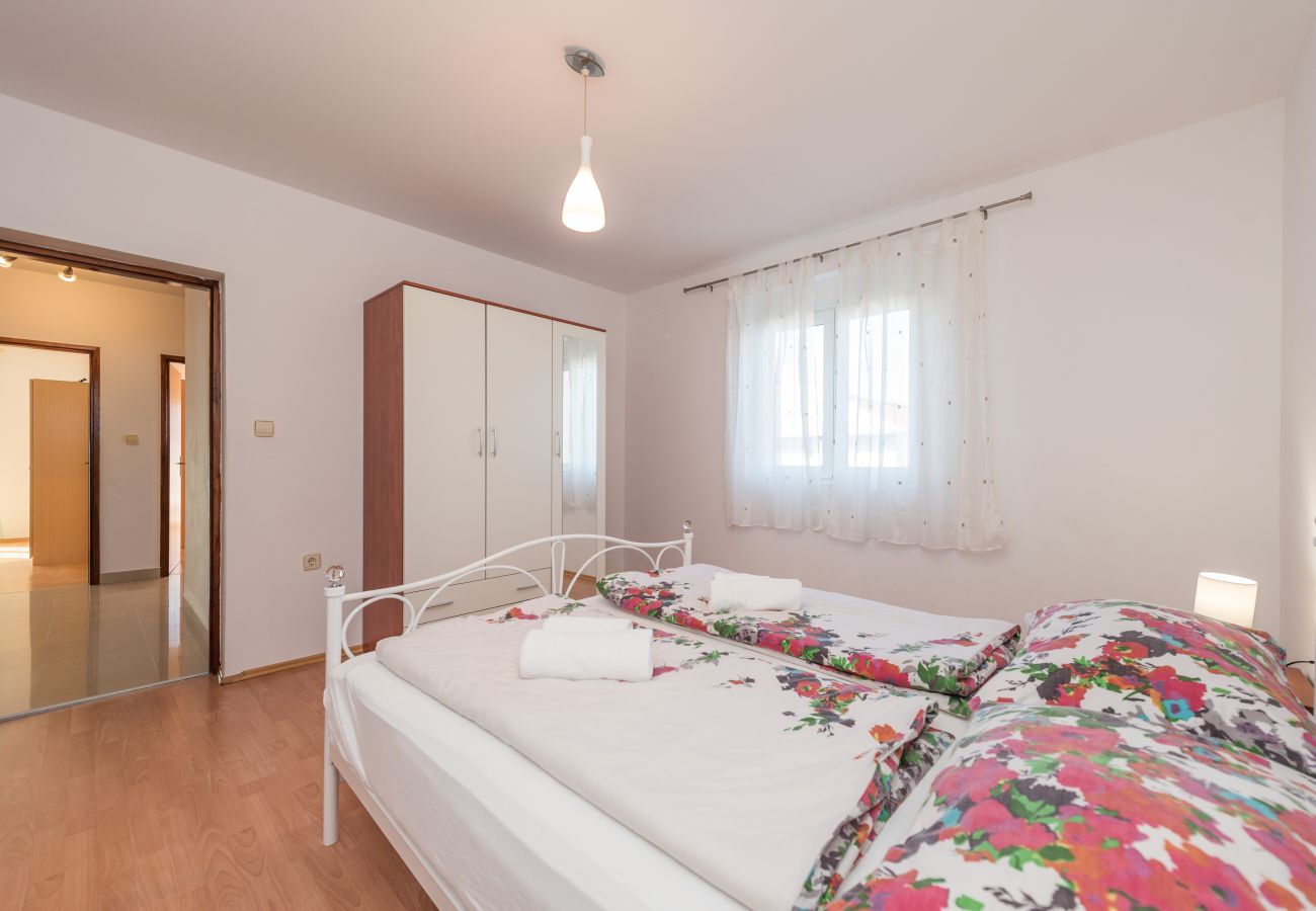 Ferienhaus in Bibinje - Ferienhaus Lolita mit Pool