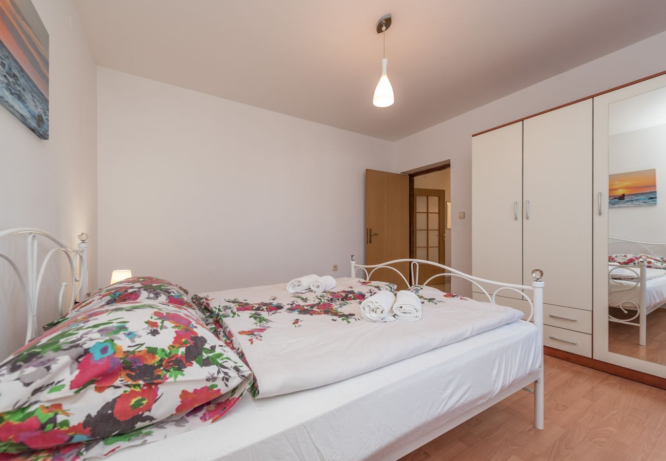 Ferienhaus in Bibinje - Ferienhaus Lolita mit Pool