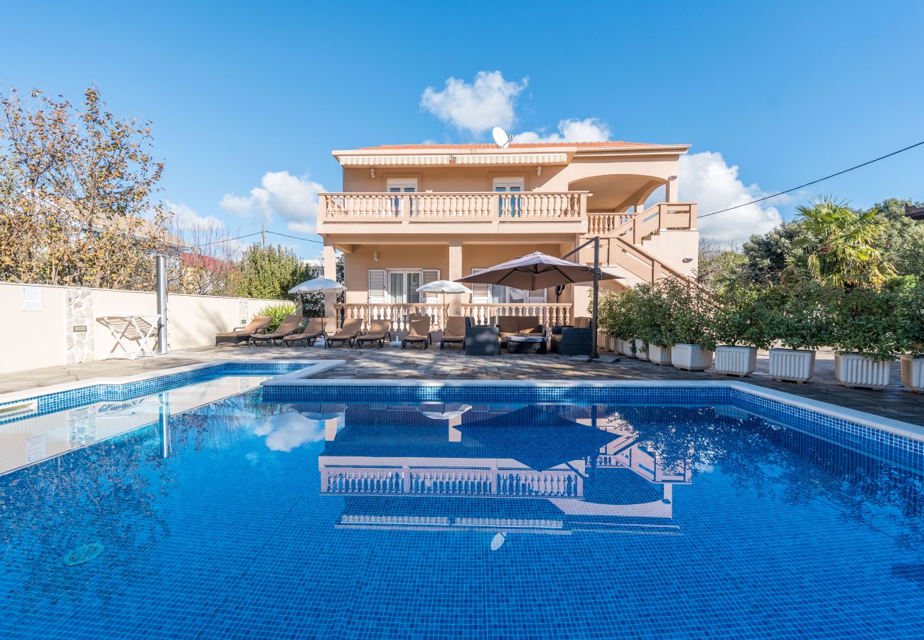 Ferienhaus in Bibinje - Ferienhaus Lolita mit Pool