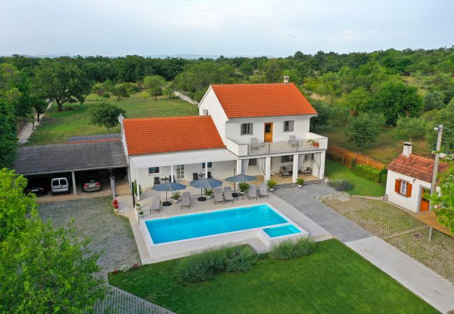 Ferienhaus in Tinj - Ferienhaus Nona mit Pool