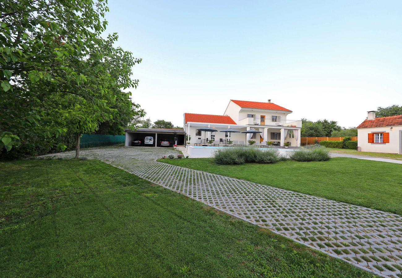 Ferienhaus in Tinj - Ferienhaus Nona mit Pool