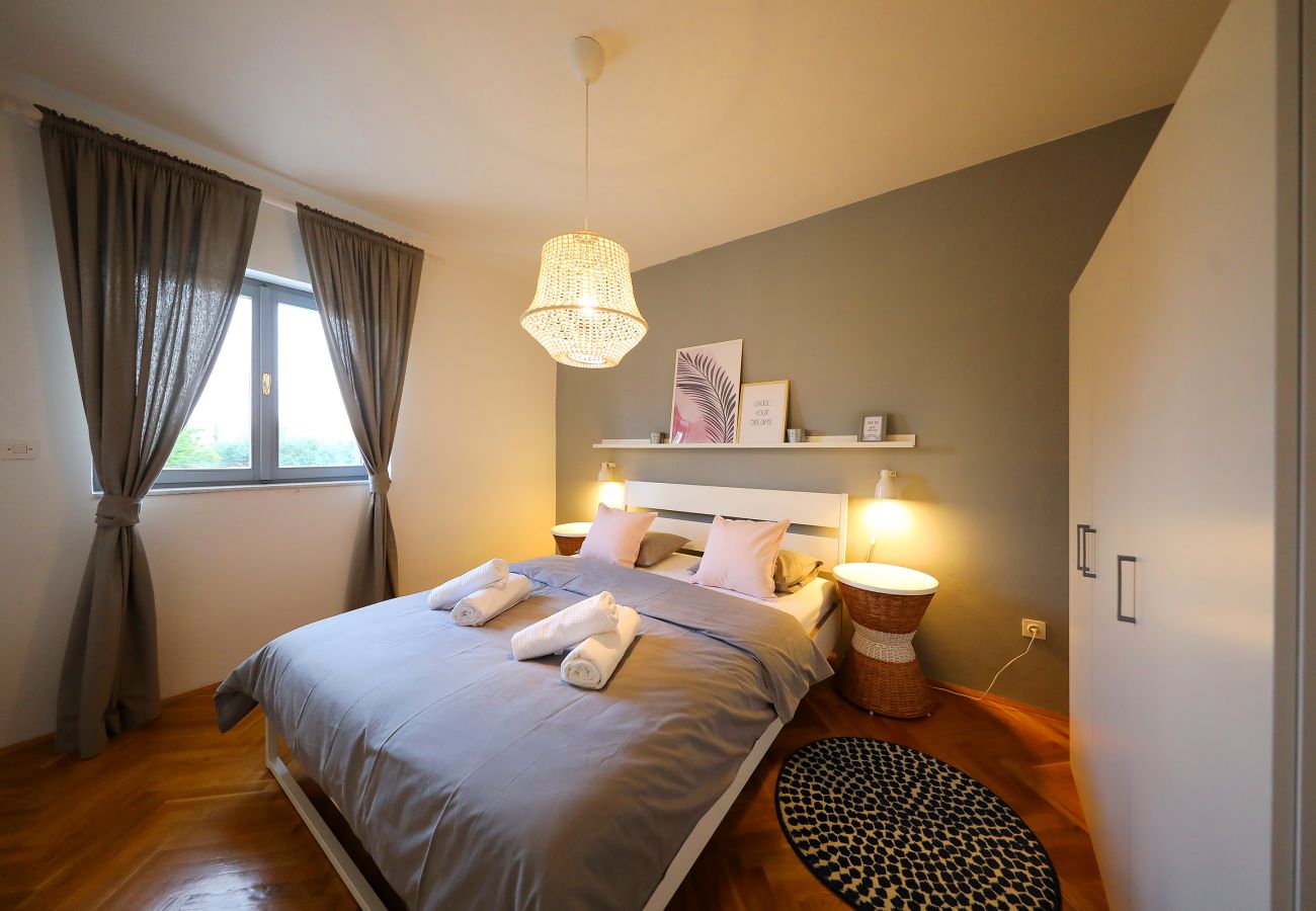 Ferienhaus in Tinj - Ferienhaus Nona mit Pool