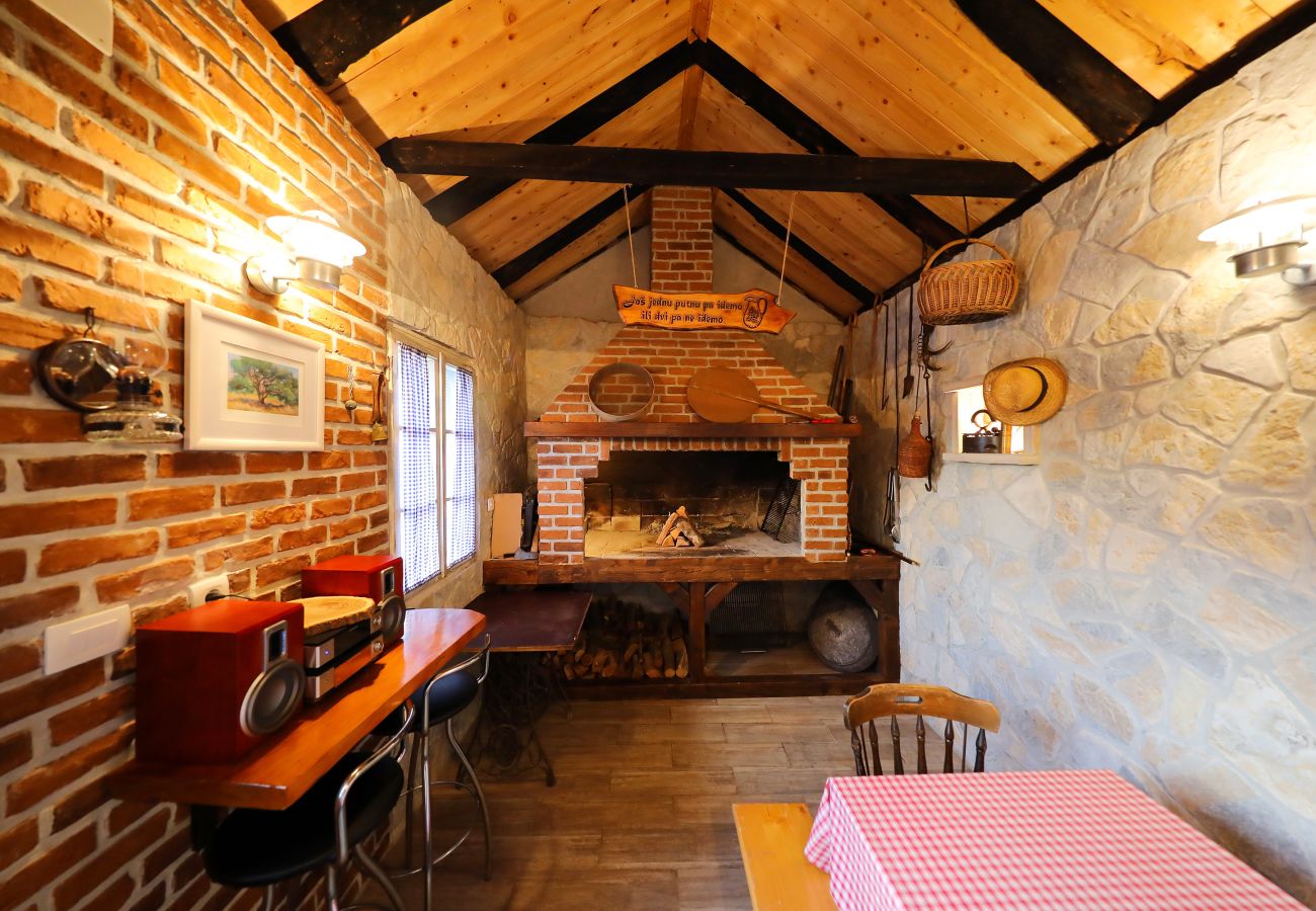 Ferienhaus in Tinj - Ferienhaus Nona mit Pool