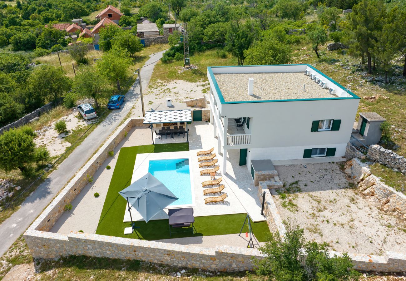 Villa in Kruševo - Villa Vallis mit Pool