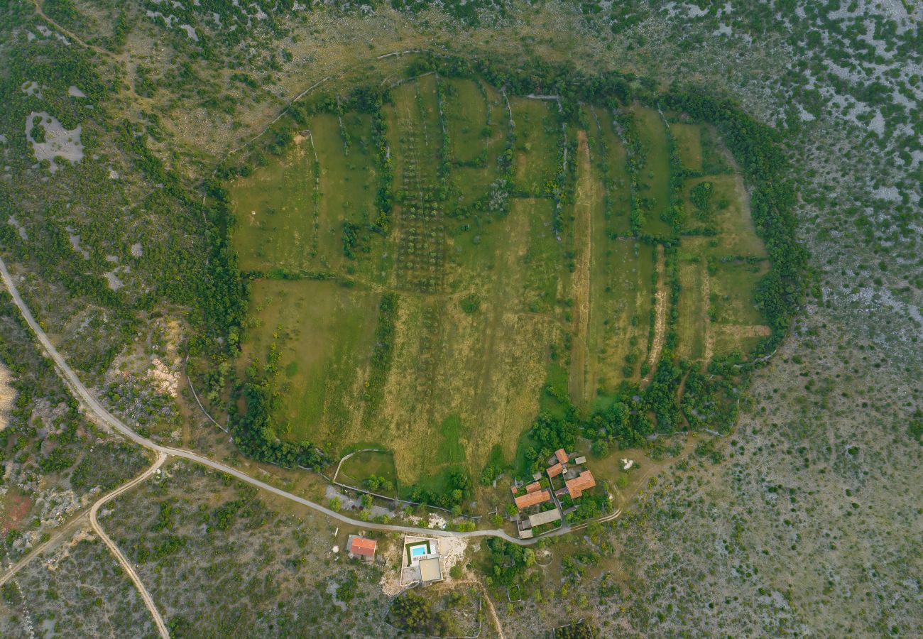 Villa in Kruševo - Villa Vallis mit Pool