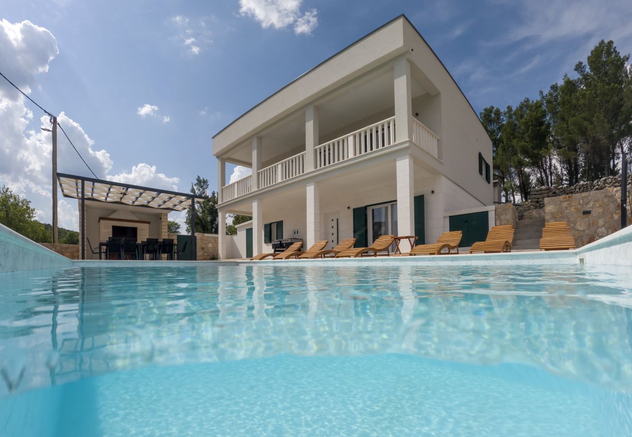 Villa in Kruševo - Villa Vallis mit Pool