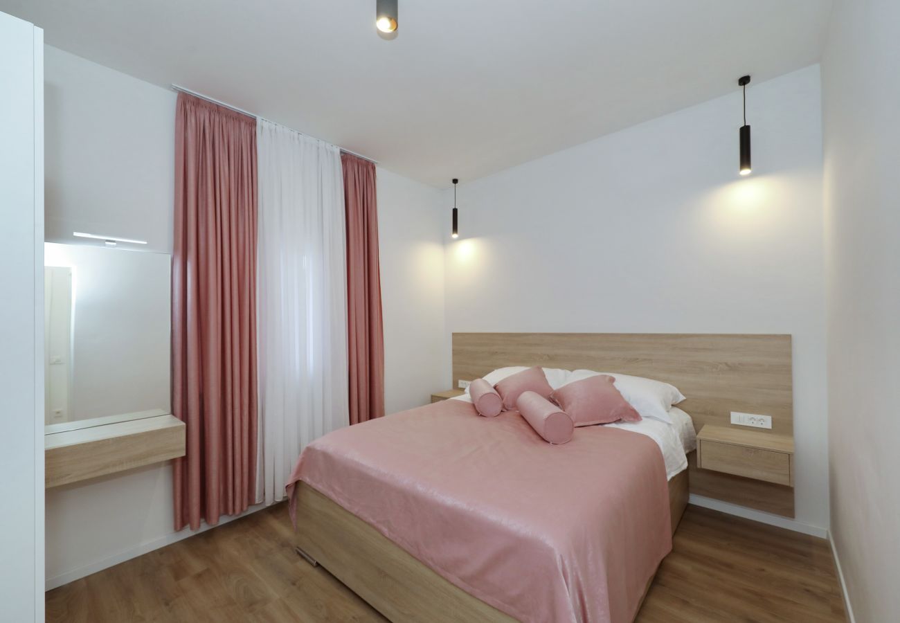 Villa in Kruševo - Villa Vallis mit Pool