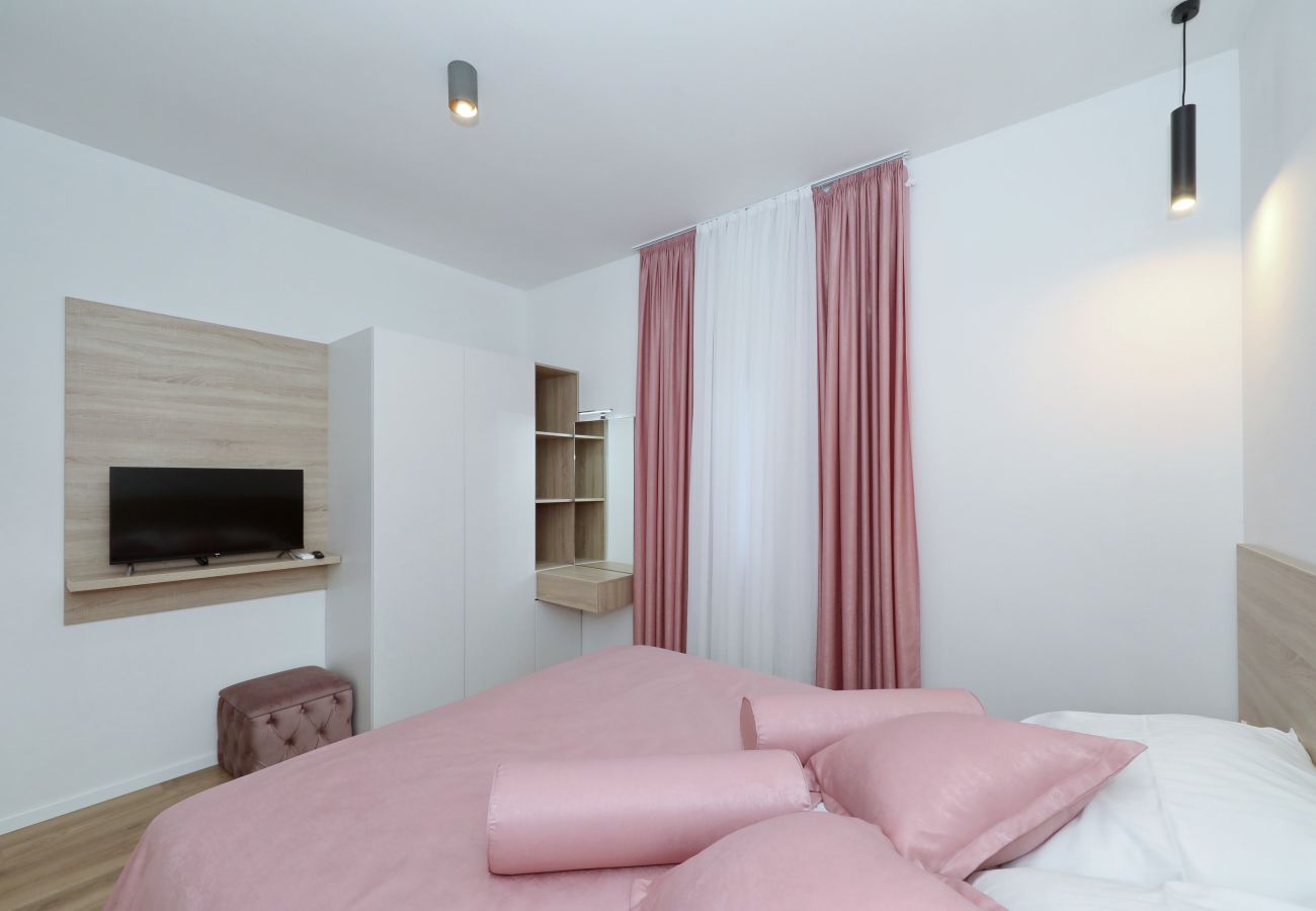 Villa in Kruševo - Villa Vallis mit Pool