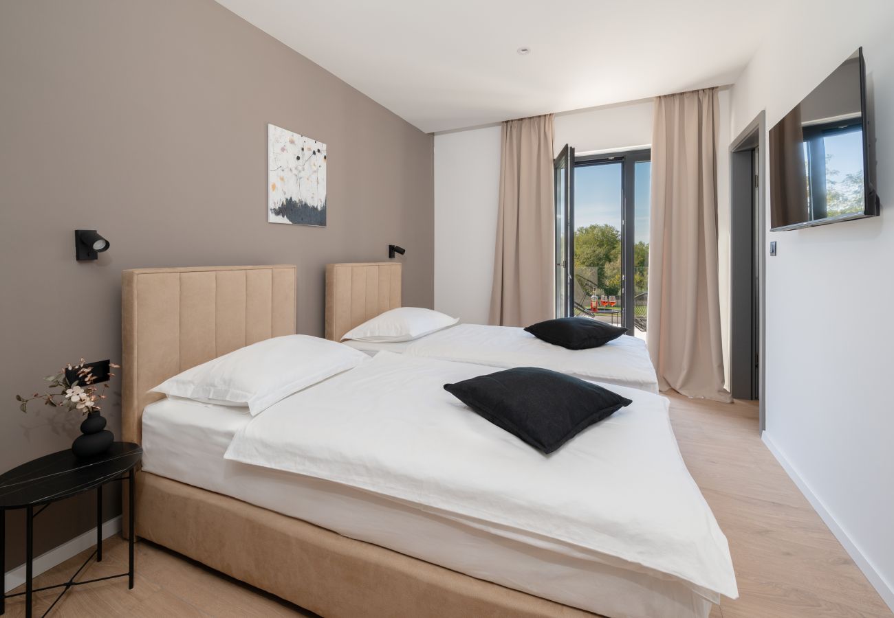 Villa in Marceljani - Villa Kalea mit Pool