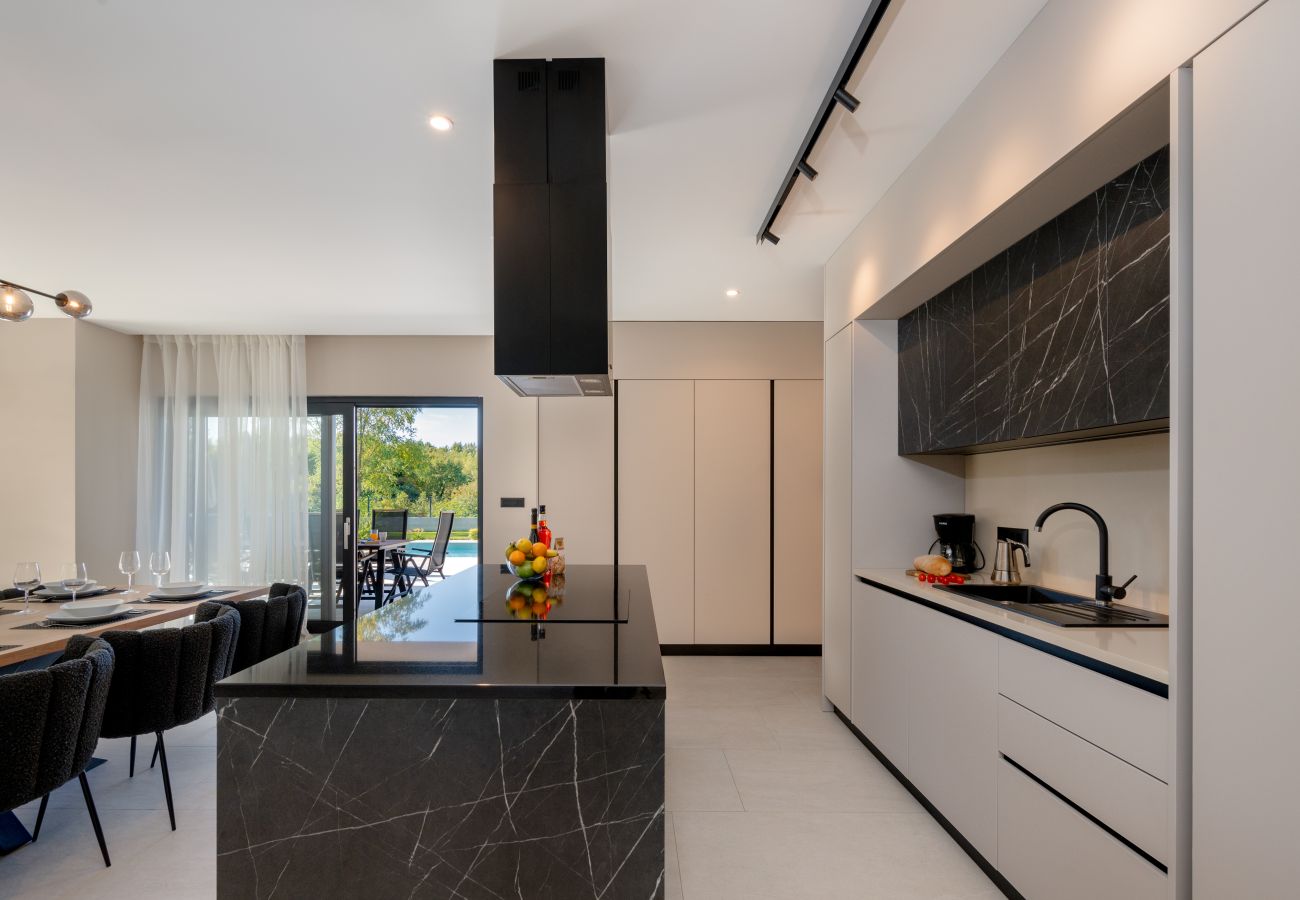 Villa in Marceljani - Villa Kalea mit Pool