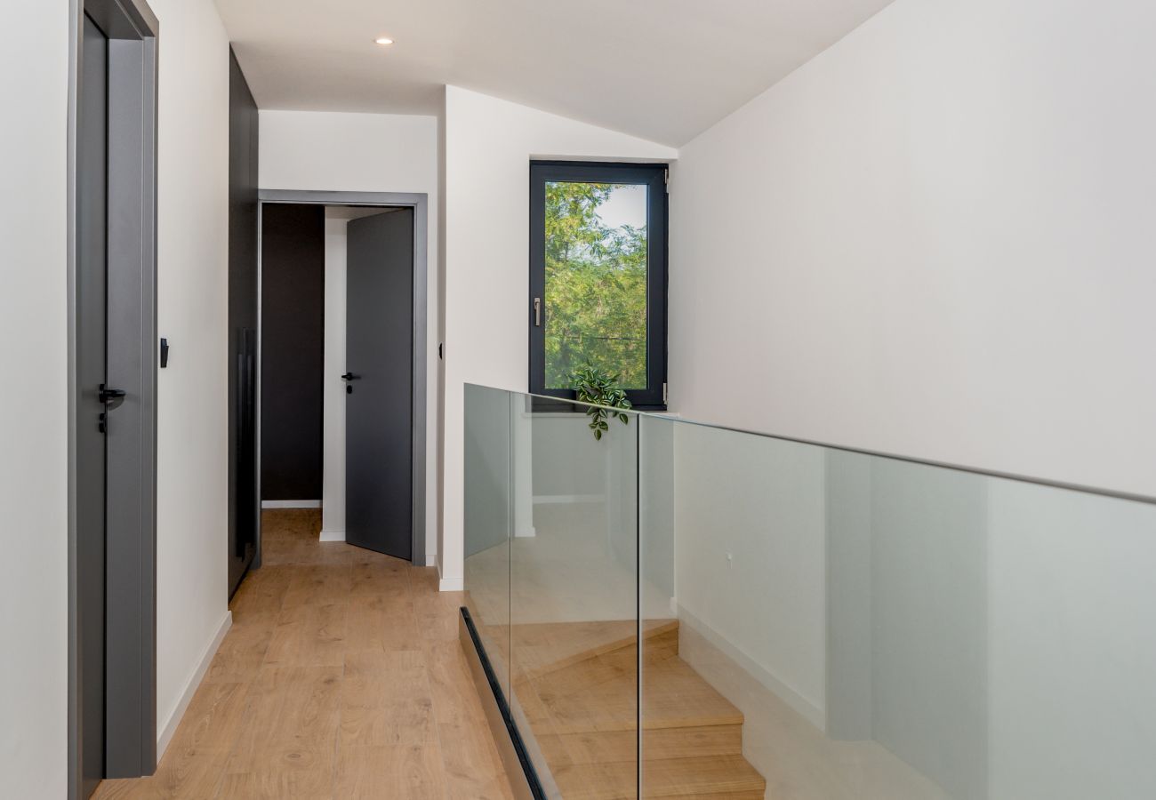 Villa in Marceljani - Villa Kalea mit Pool