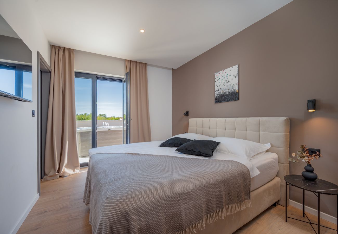 Villa in Marceljani - Villa Kalea mit Pool