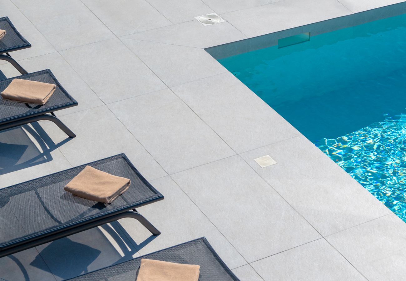 Villa in Marceljani - Villa Kalea mit Pool