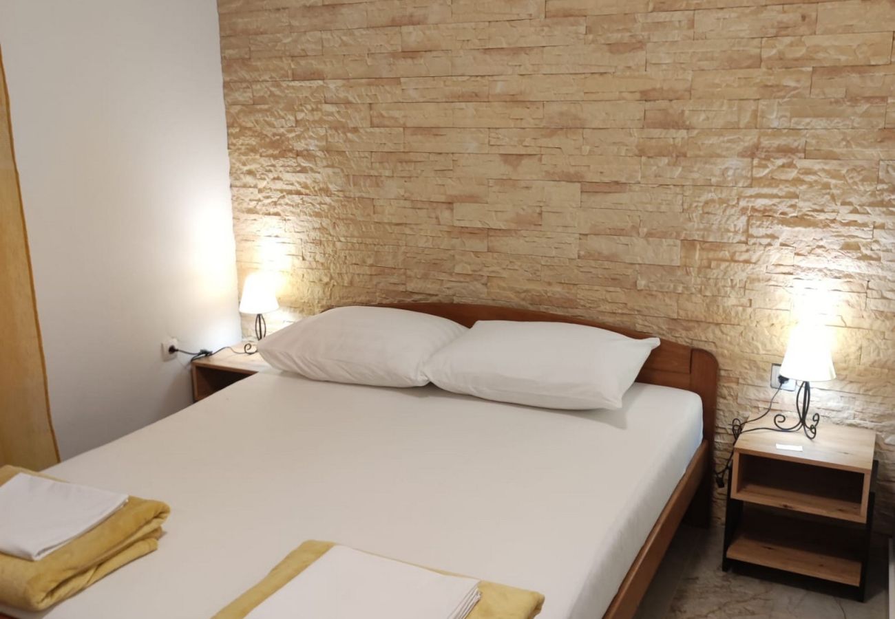 Ferienwohnung in Metajna - Ferienwohnung direkt am Meer Valla 2