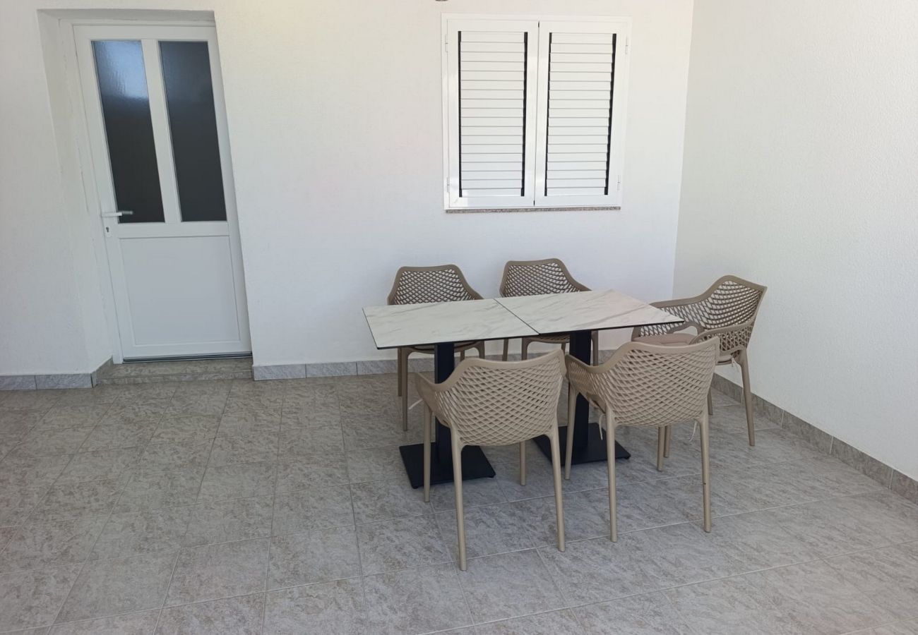 Ferienwohnung in Metajna - Ferienwohnung Valla 3 direkt am Meer