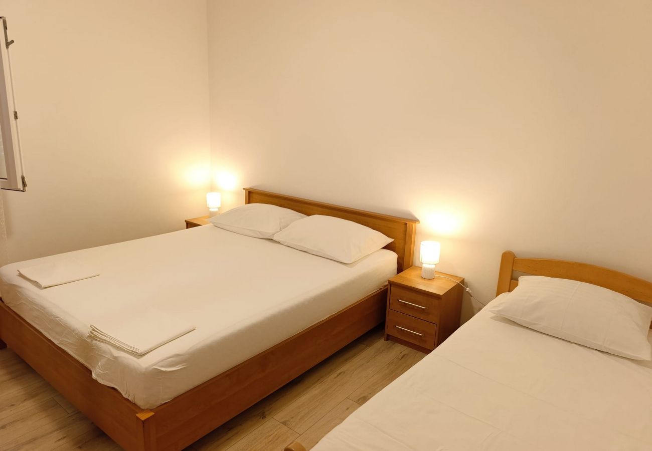 Ferienwohnung in Metajna - Ferienwohnung direkt am Meer Valla 5