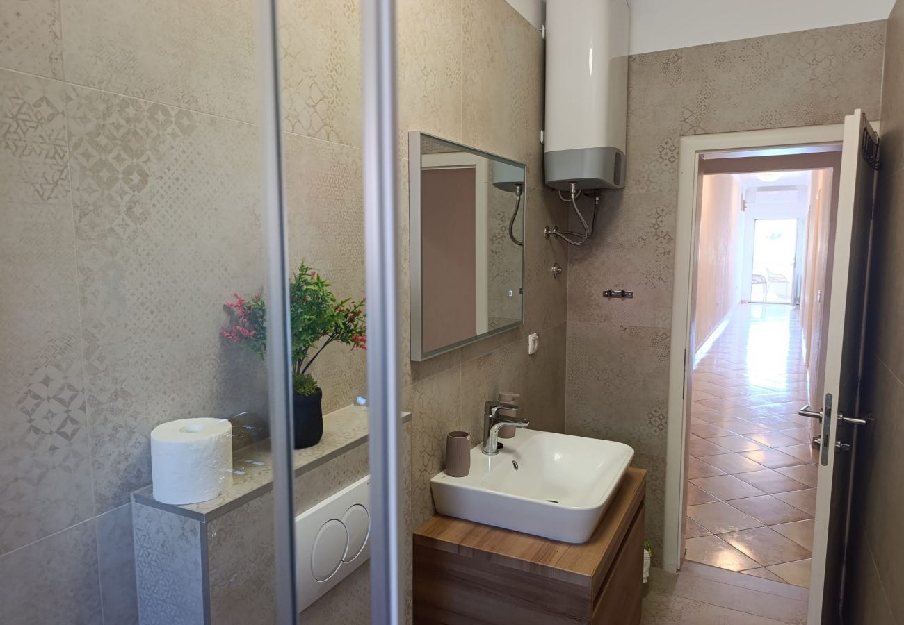 Ferienwohnung in Metajna - Ferienwohnung direkt am Meer Valla 5