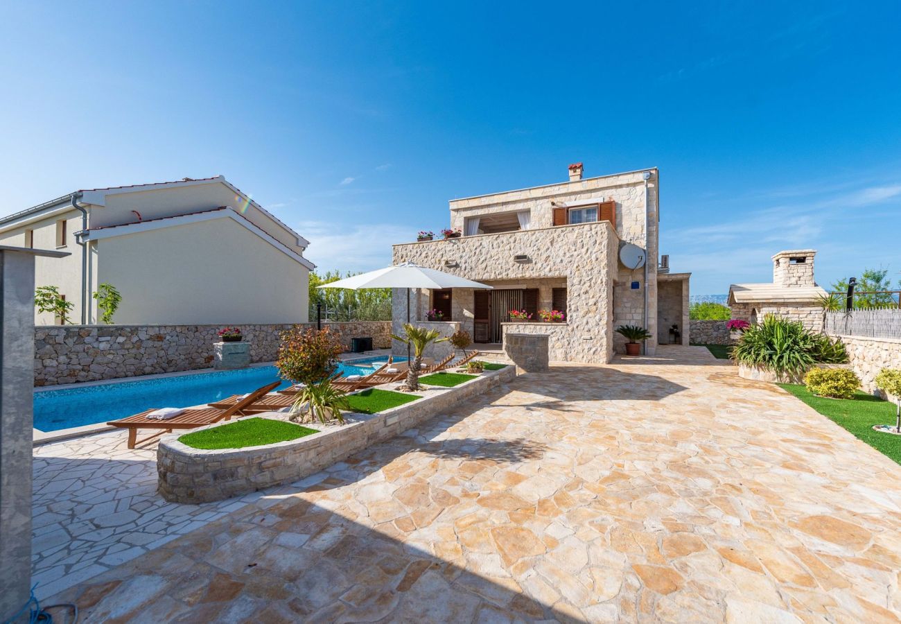 Villa in Privlaka - Villa Edena mit beheiztem Pool