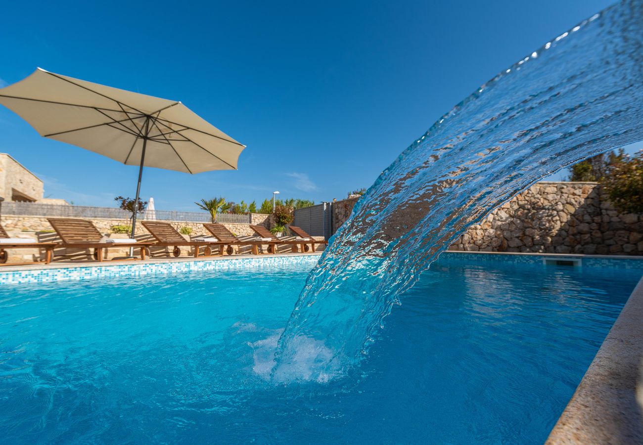 Villa in Privlaka - Villa Edena mit beheiztem Pool