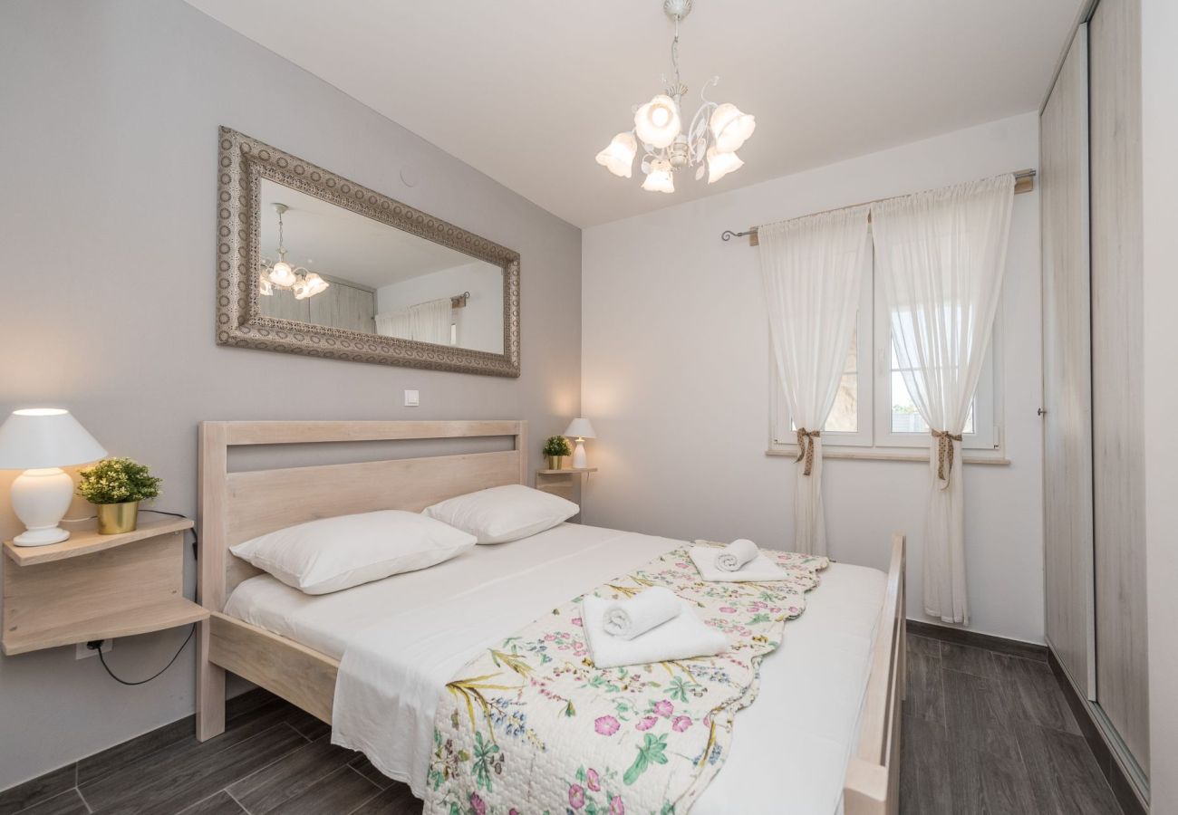 Villa in Privlaka - Villa Edena mit beheiztem Pool