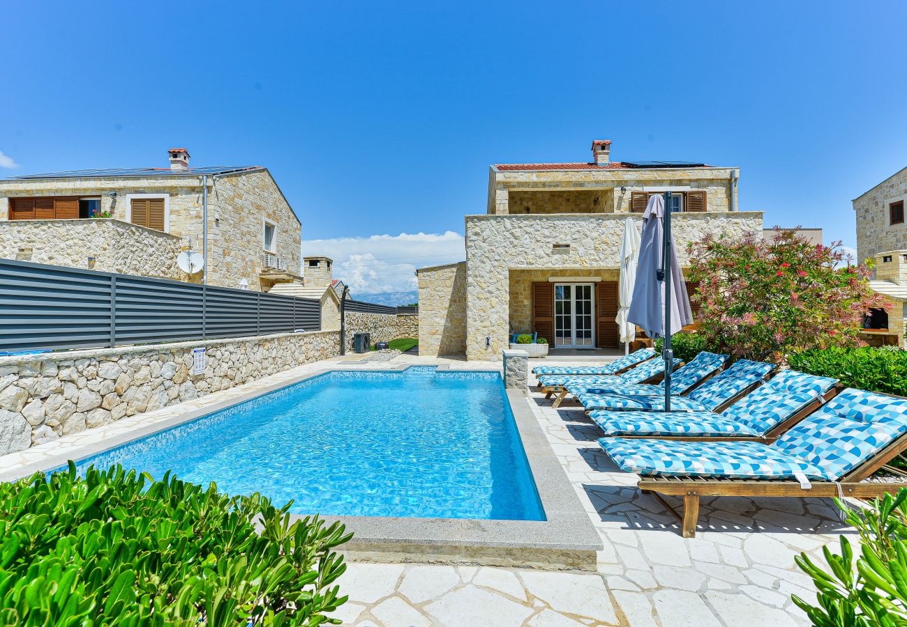 Villa in Privlaka - Villa Carnela mit beheiztem Pool