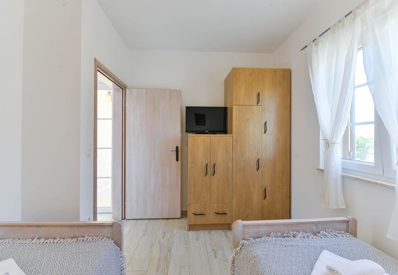 Villa in Privlaka - Villa Carnela mit beheiztem Pool