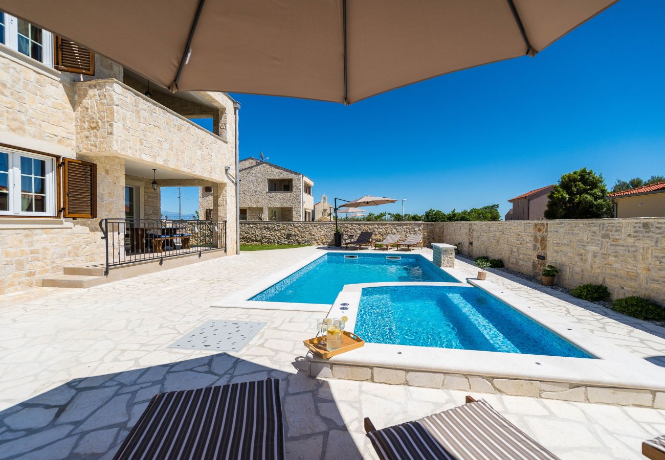 Villa in Privlaka - Villa Rea 1 mit beheiztem Pool